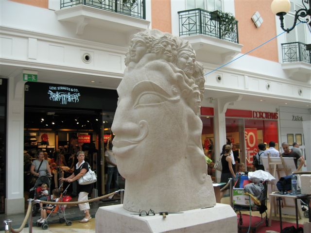 La tête de l&#039;Europe - Centre commercial du Val-d&#039;Europe / Marne-la-Vallée